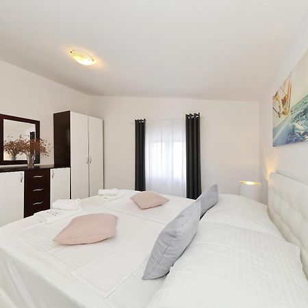Apartments Rosini, 300M From The Beach With Shared Tavern And Bikes, 닌 외부 사진