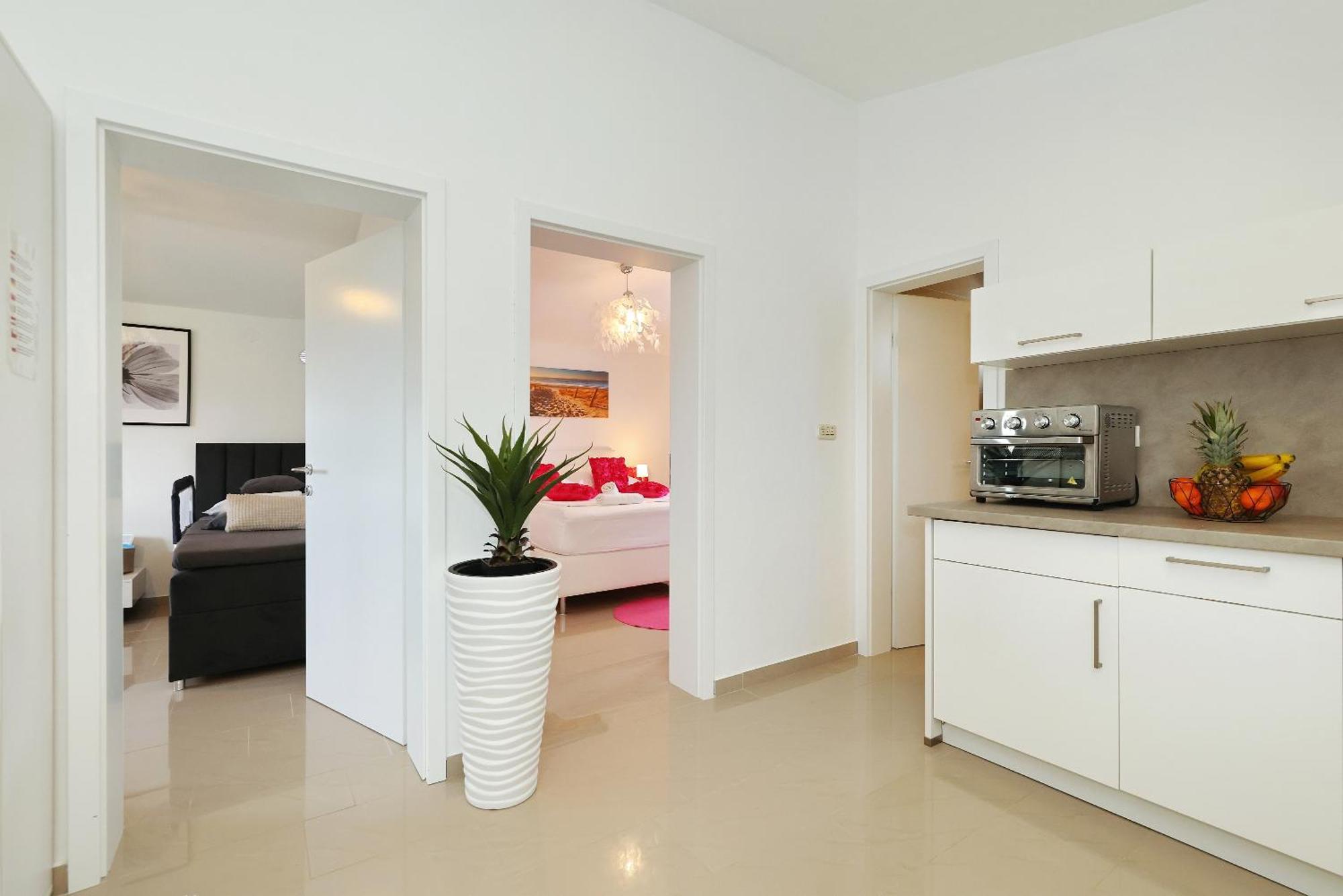 Apartments Rosini, 300M From The Beach With Shared Tavern And Bikes, 닌 외부 사진