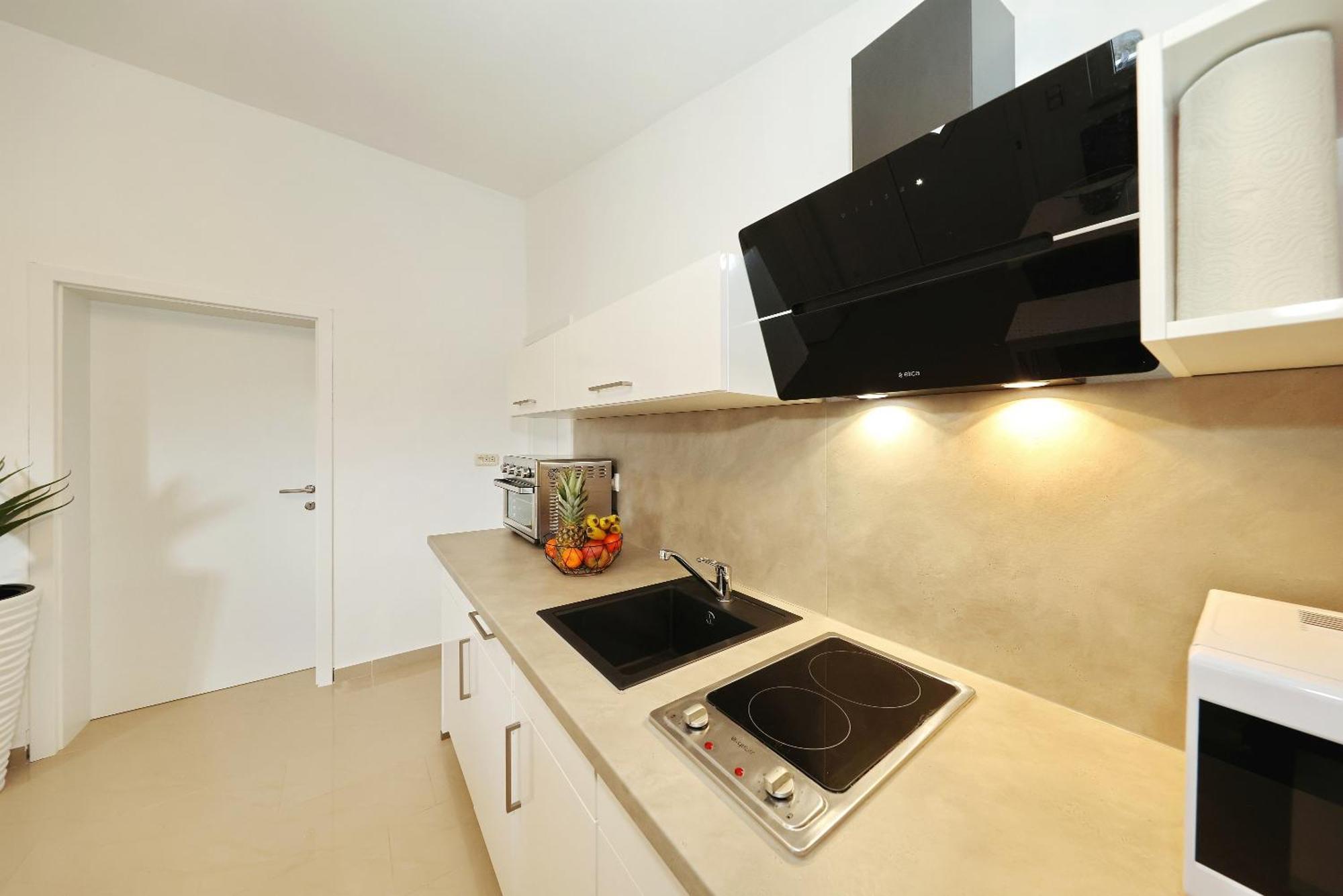 Apartments Rosini, 300M From The Beach With Shared Tavern And Bikes, 닌 외부 사진