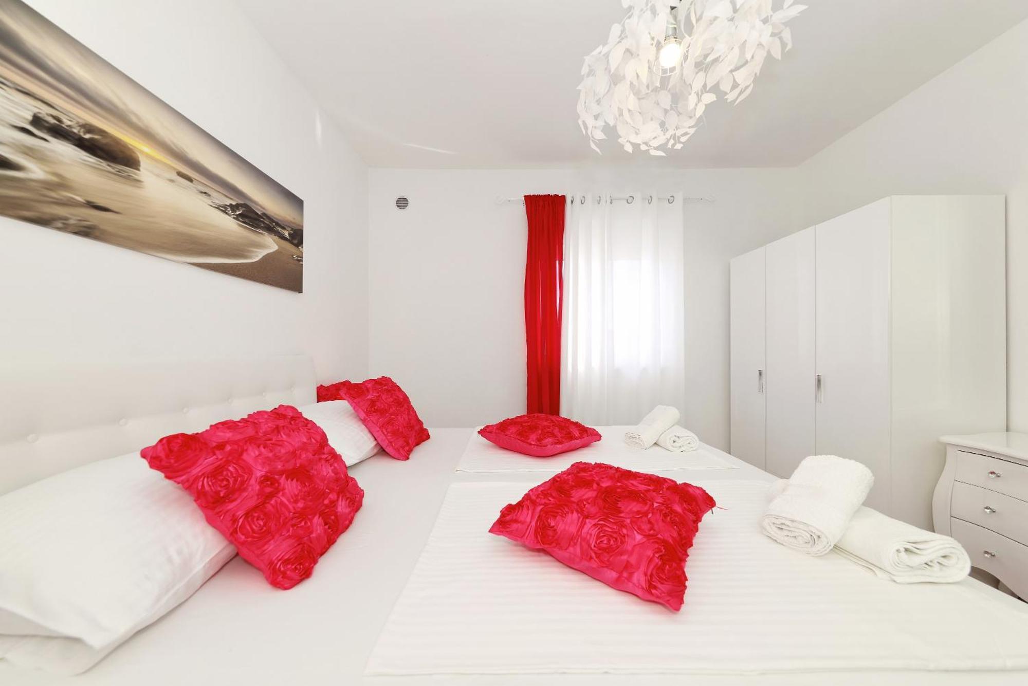 Apartments Rosini, 300M From The Beach With Shared Tavern And Bikes, 닌 외부 사진