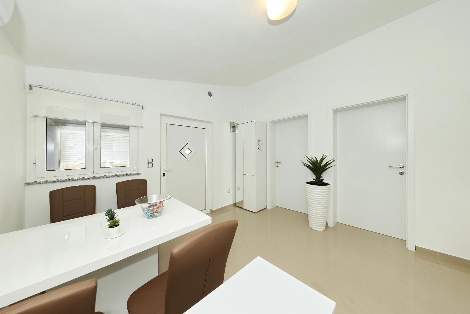 Apartments Rosini, 300M From The Beach With Shared Tavern And Bikes, 닌 외부 사진