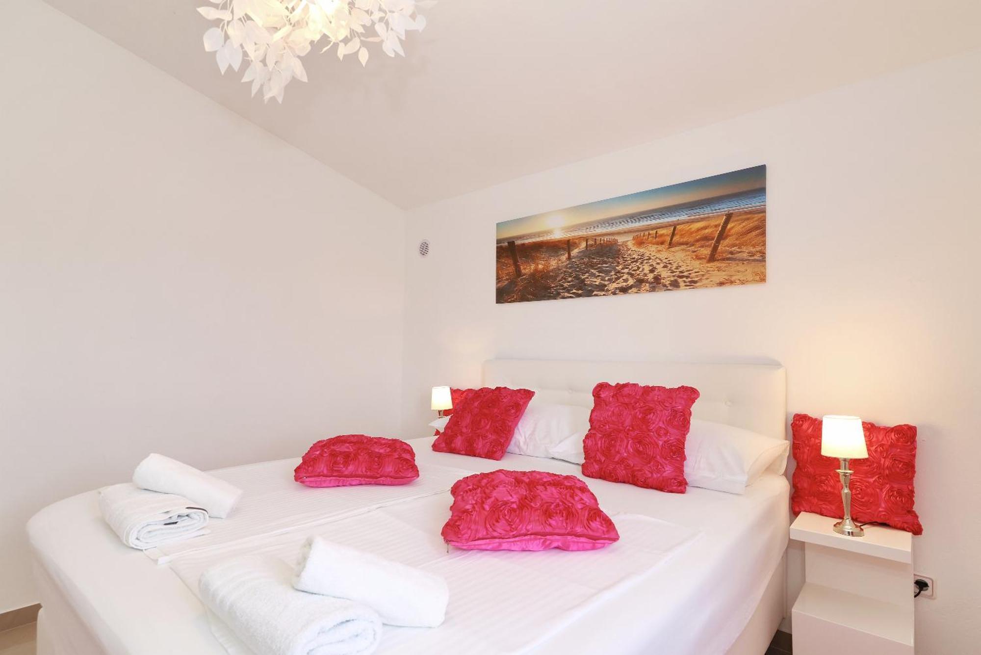 Apartments Rosini, 300M From The Beach With Shared Tavern And Bikes, 닌 외부 사진
