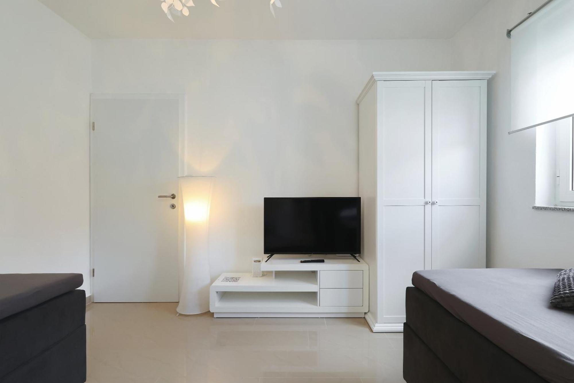 Apartments Rosini, 300M From The Beach With Shared Tavern And Bikes, 닌 외부 사진
