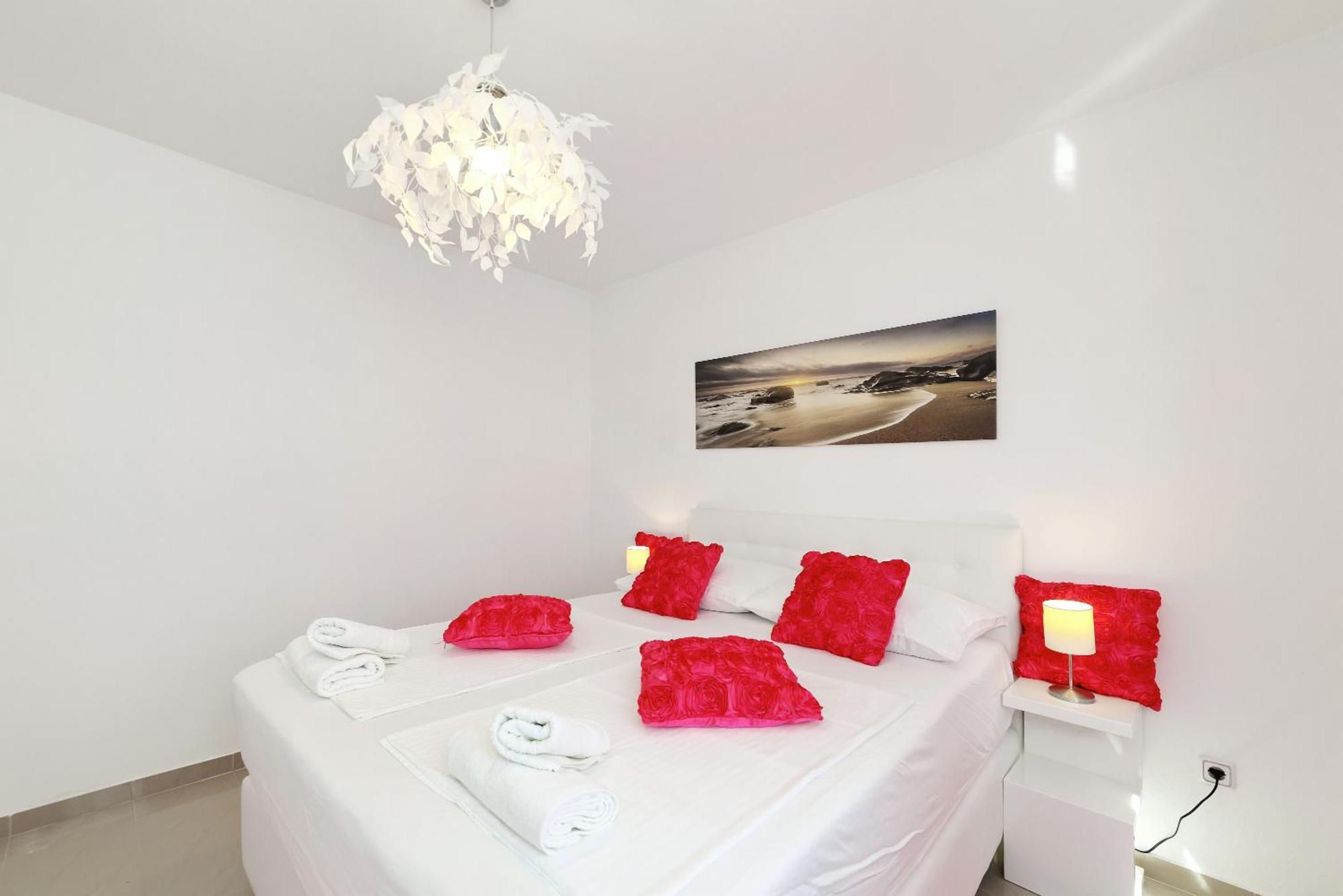Apartments Rosini, 300M From The Beach With Shared Tavern And Bikes, 닌 외부 사진