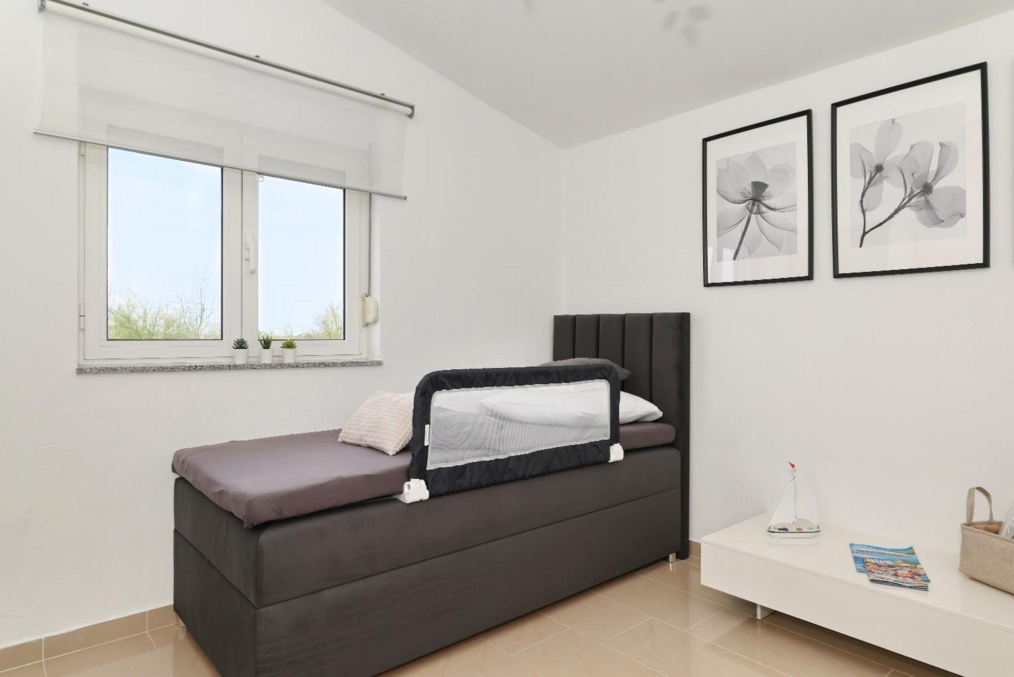 Apartments Rosini, 300M From The Beach With Shared Tavern And Bikes, 닌 외부 사진